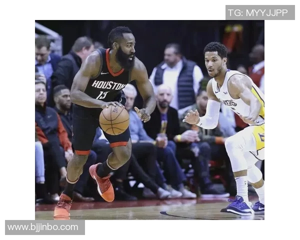 火箭队与湖人队激战回顾：2015年12月13日的精彩对决与赛场瞬间分析