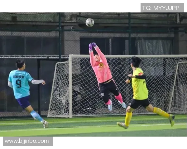 新区体育场精彩足球比赛直播全程回顾与精彩瞬间分享