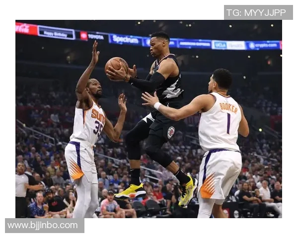 拉塞尔威斯布鲁克的篮球传奇之路与不屈精神探析