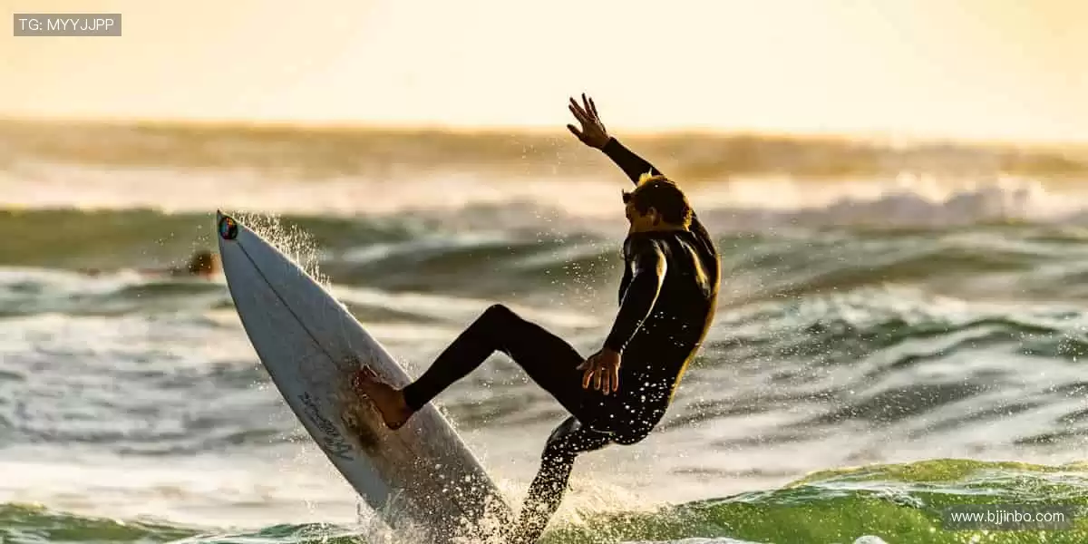 「错过直播？精彩回放随时看！📲订阅频道，精彩永不缺席！」